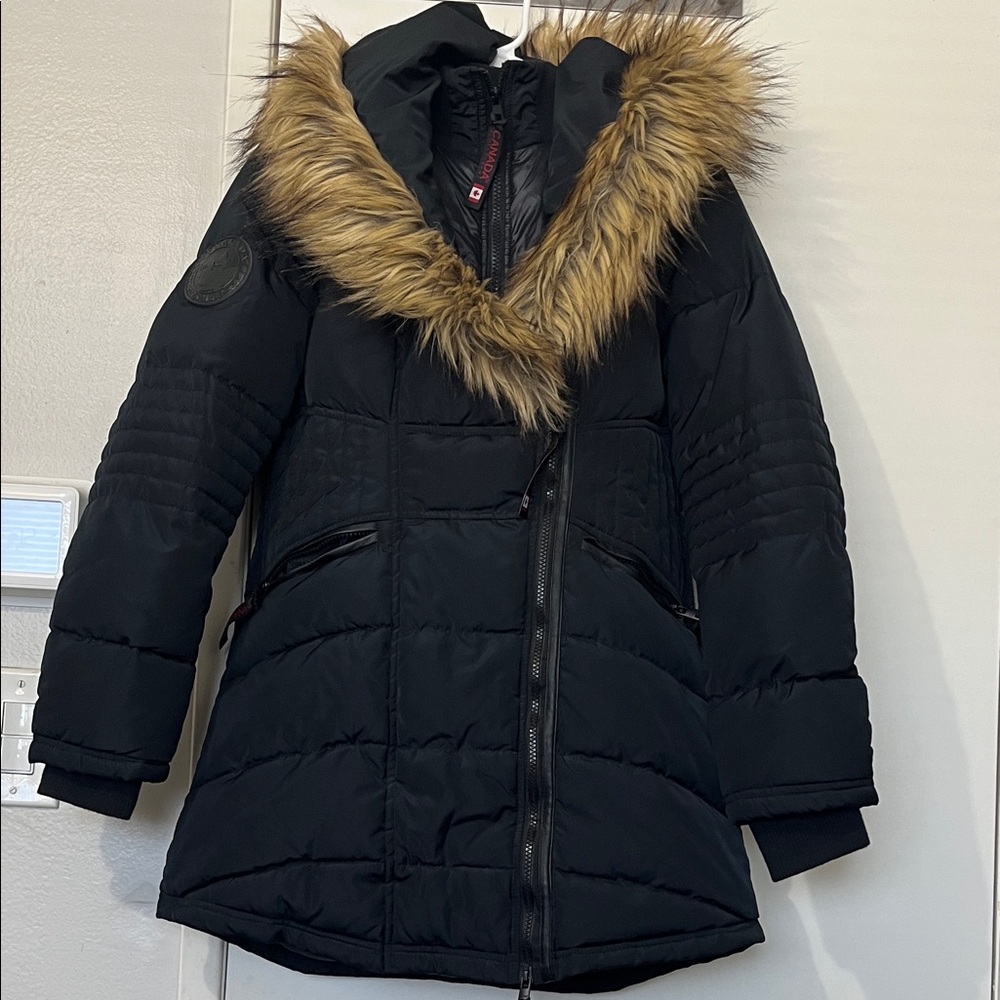 Canada weather gear | Parka with a Faux Fur Trim Hooded